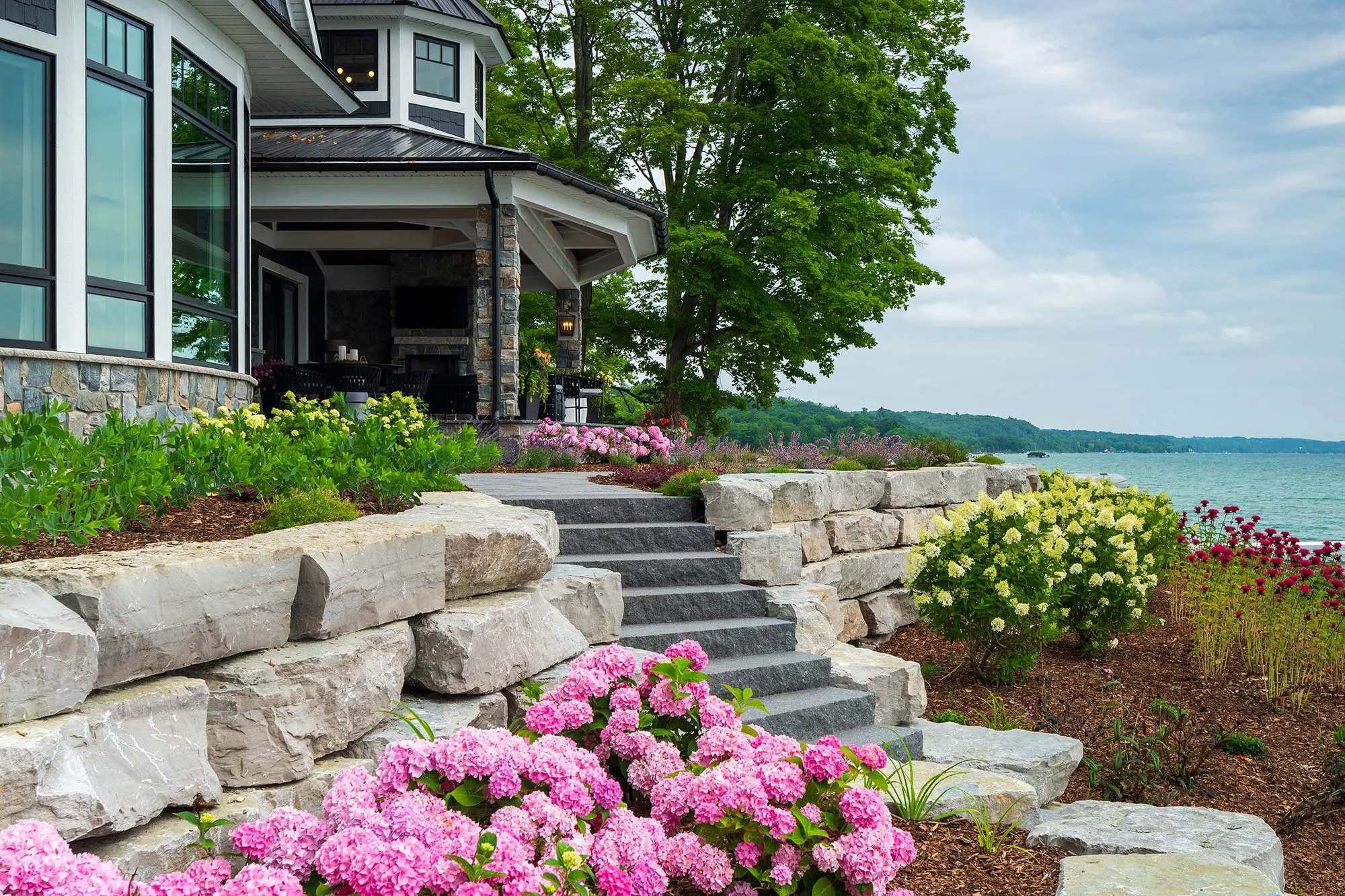 natural-stone-retaining-walls