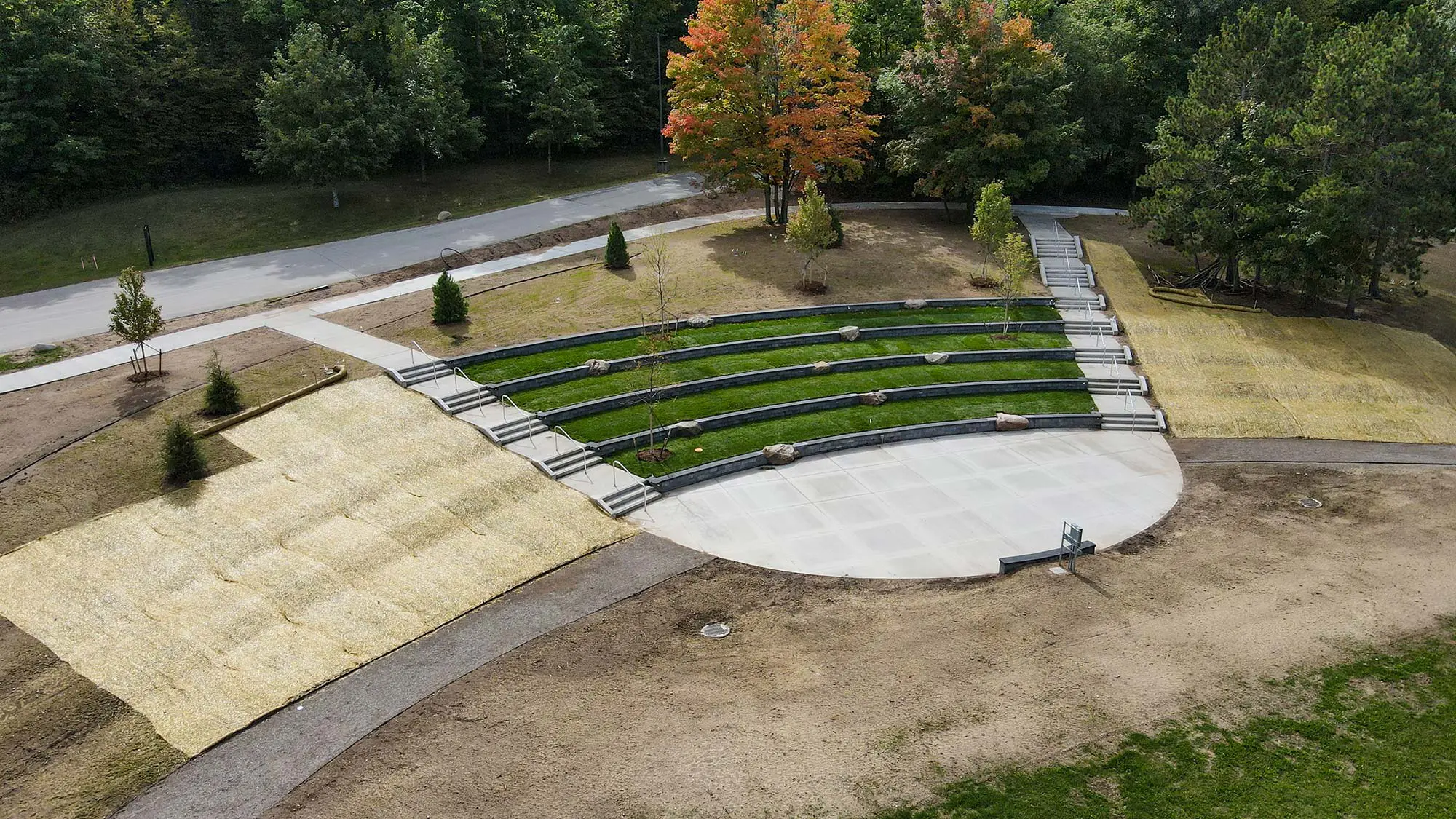 public-park_amphitheater_glen-lake-school